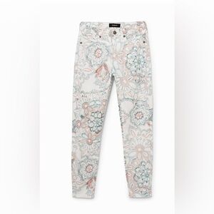 Desigual Artsy Cropped Jeans - White and Blue MEX 26 - see measurements